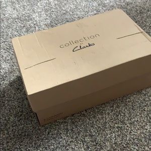 NEW~These beautiful shoes are the color (pewter).